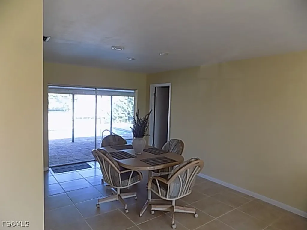 3614 SE 16th Place Cape Coral FL 33904