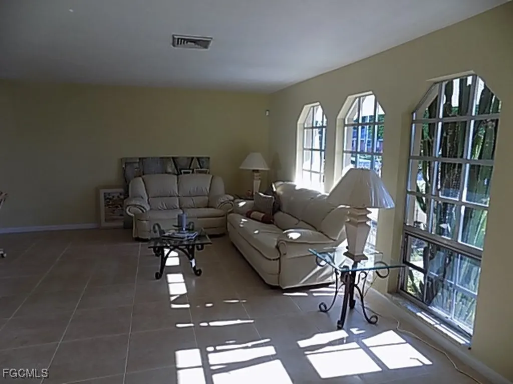 3614 SE 16th Place Cape Coral FL 33904