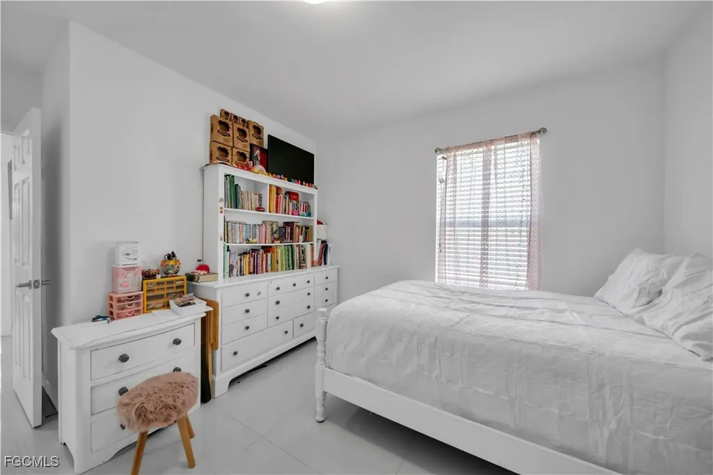 221 SW 21st Terrace Cape Coral FL 33991