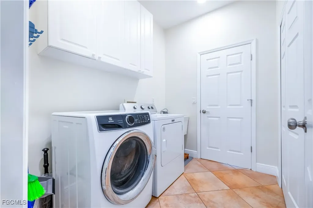 110 SE 16th Terrace Cape Coral FL 33990