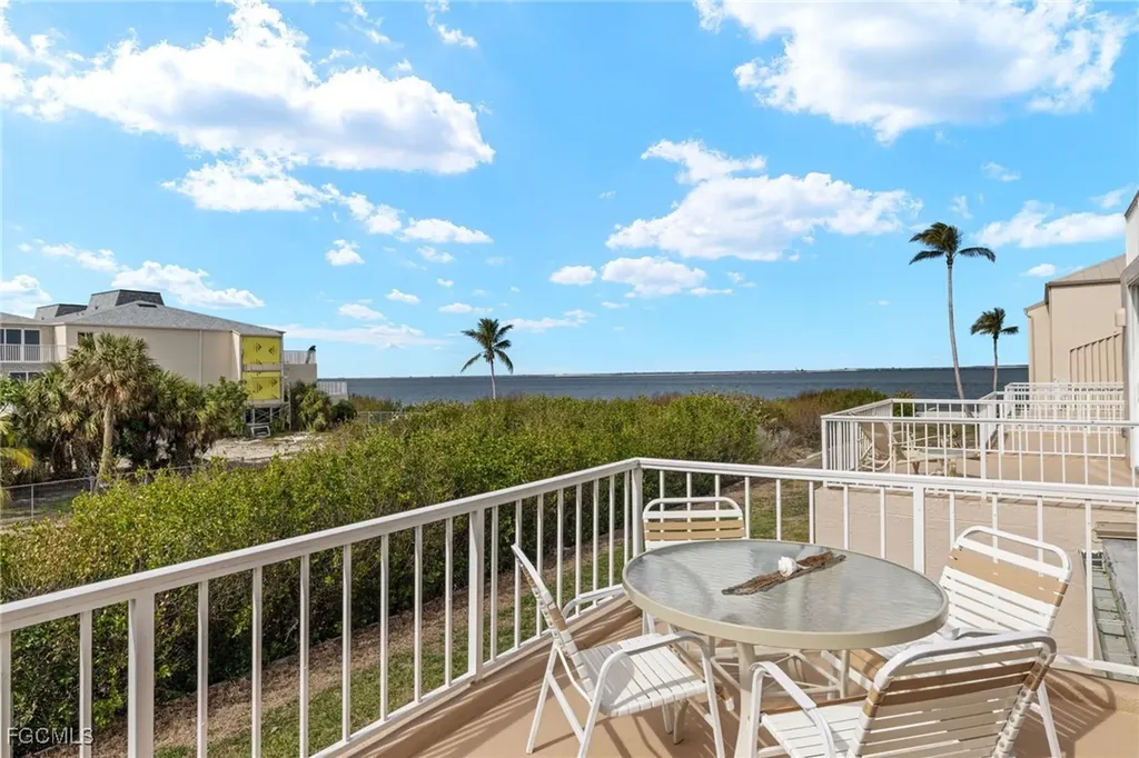 200 Periwinkle Way Sanibel FL 33957