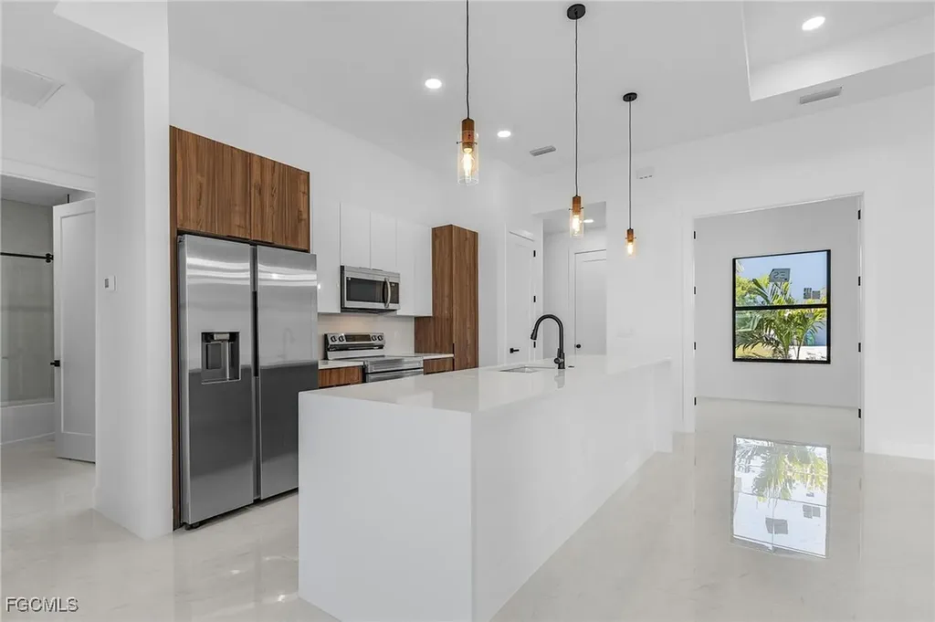 1143 NW 27th Place Cape Coral FL 33993