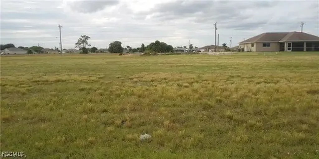 37 NE 27th Terrace Cape Coral FL 33909