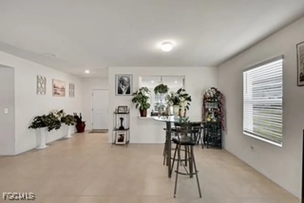 927 SE 5th Court Cape Coral FL 33990