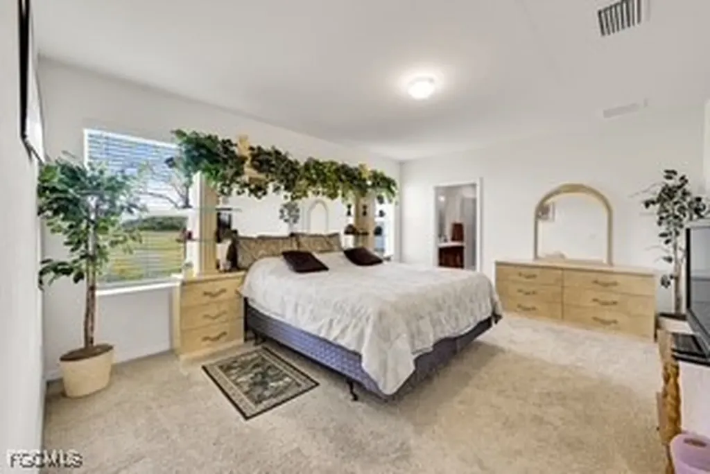 927 SE 5th Court Cape Coral FL 33990