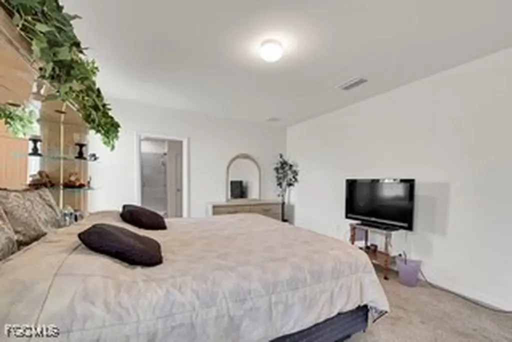 927 SE 5th Court Cape Coral FL 33990