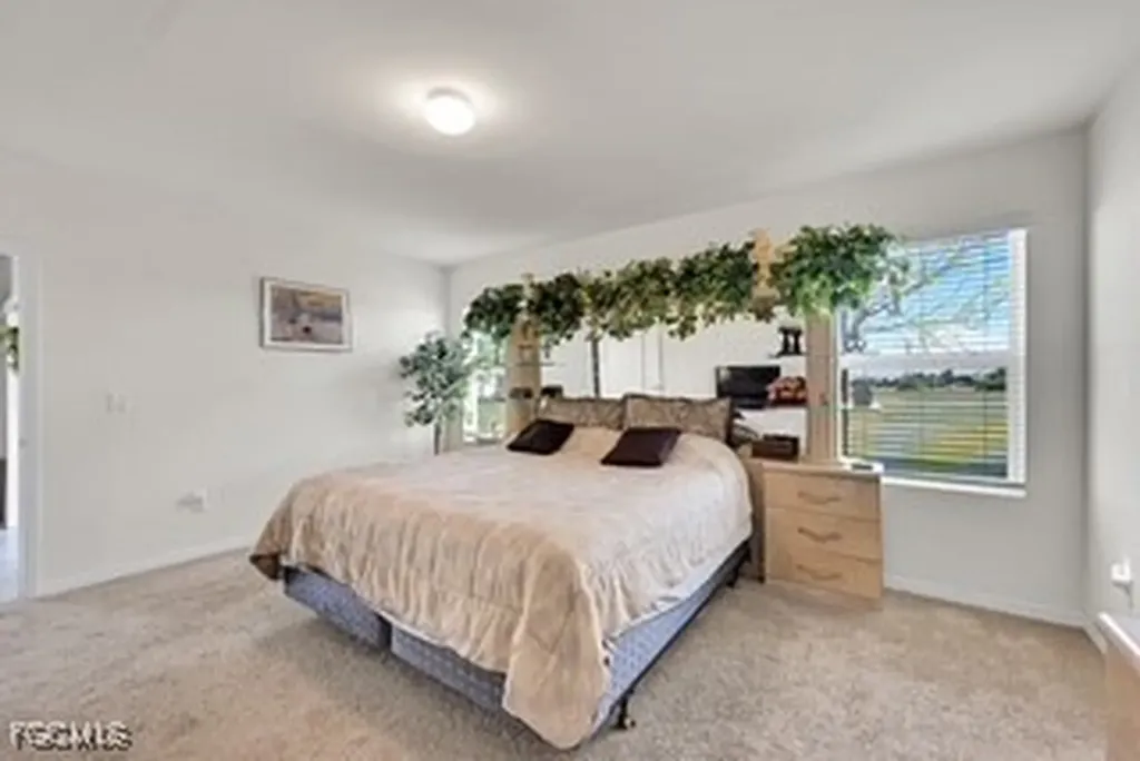 927 SE 5th Court Cape Coral FL 33990