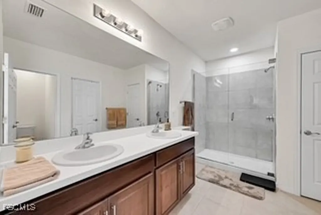 927 SE 5th Court Cape Coral FL 33990