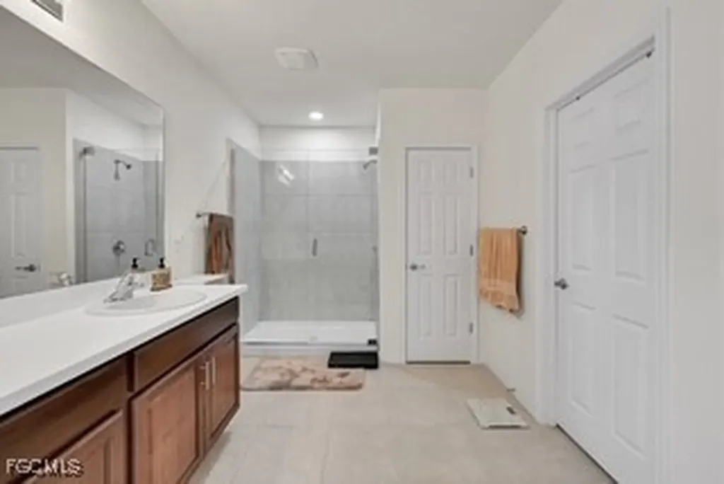 927 SE 5th Court Cape Coral FL 33990