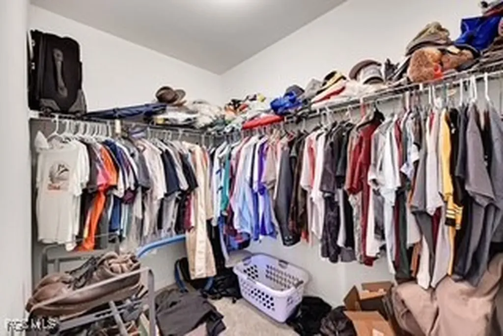 927 SE 5th Court Cape Coral FL 33990