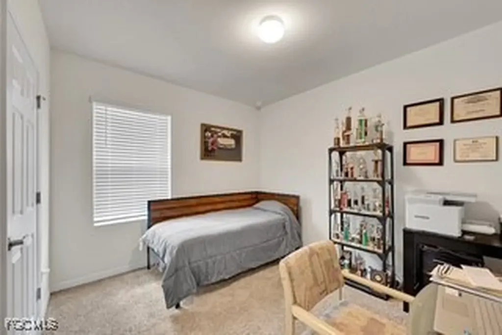 927 SE 5th Court Cape Coral FL 33990