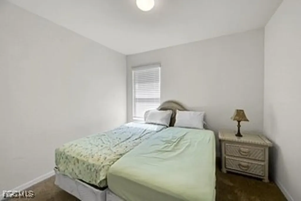 927 SE 5th Court Cape Coral FL 33990