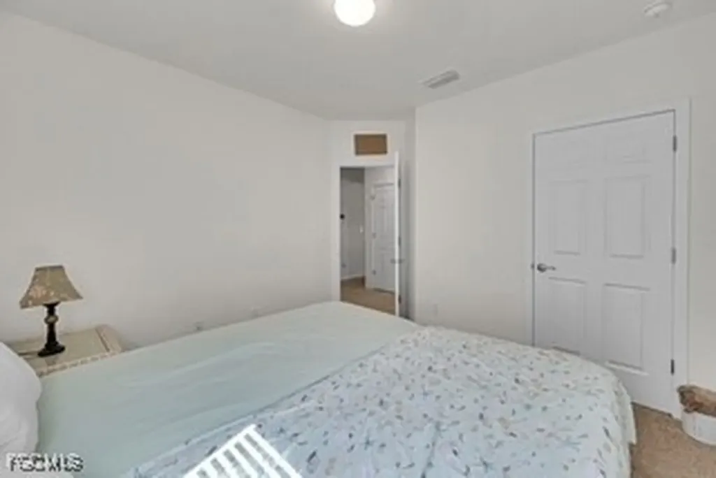 927 SE 5th Court Cape Coral FL 33990