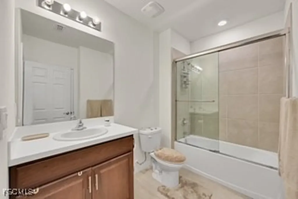 927 SE 5th Court Cape Coral FL 33990