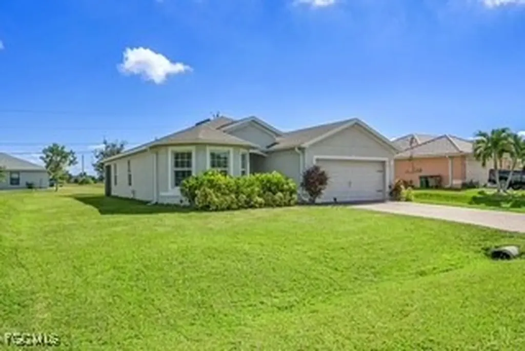 927 SE 5th Court Cape Coral FL 33990