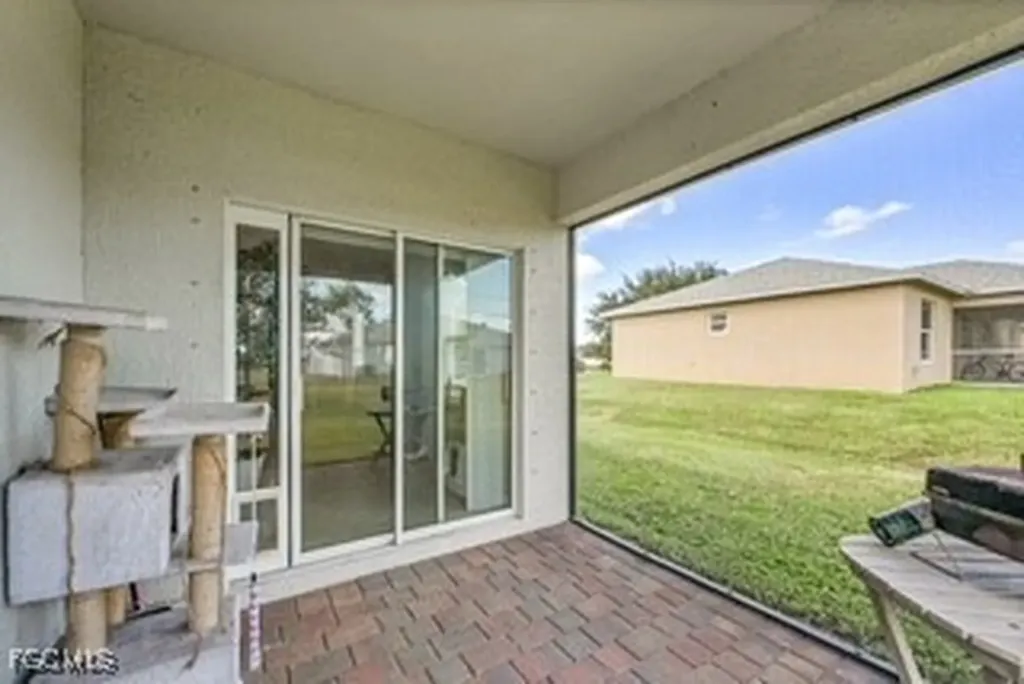 927 SE 5th Court Cape Coral FL 33990