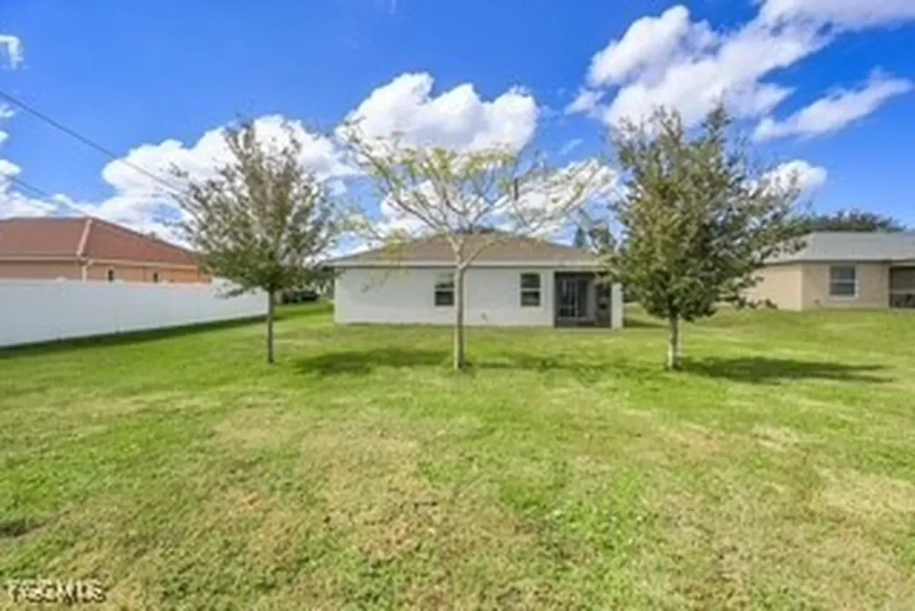 927 SE 5th Court Cape Coral FL 33990