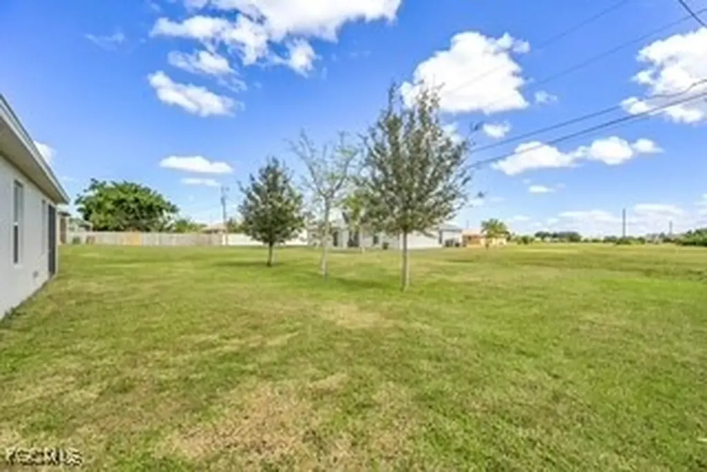 927 SE 5th Court Cape Coral FL 33990