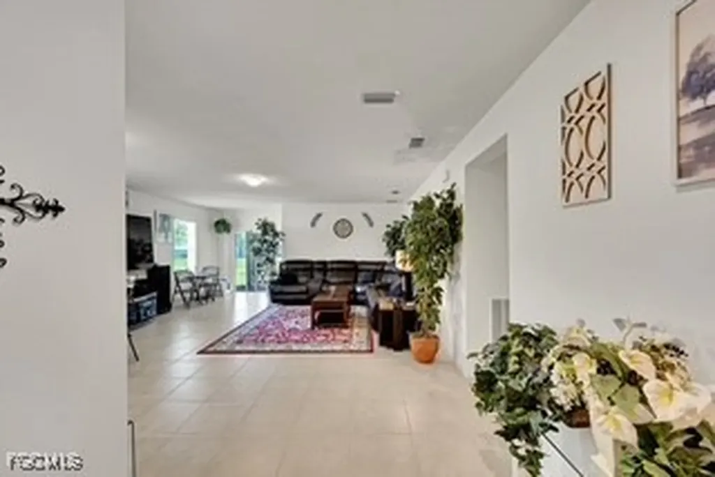 927 SE 5th Court Cape Coral FL 33990