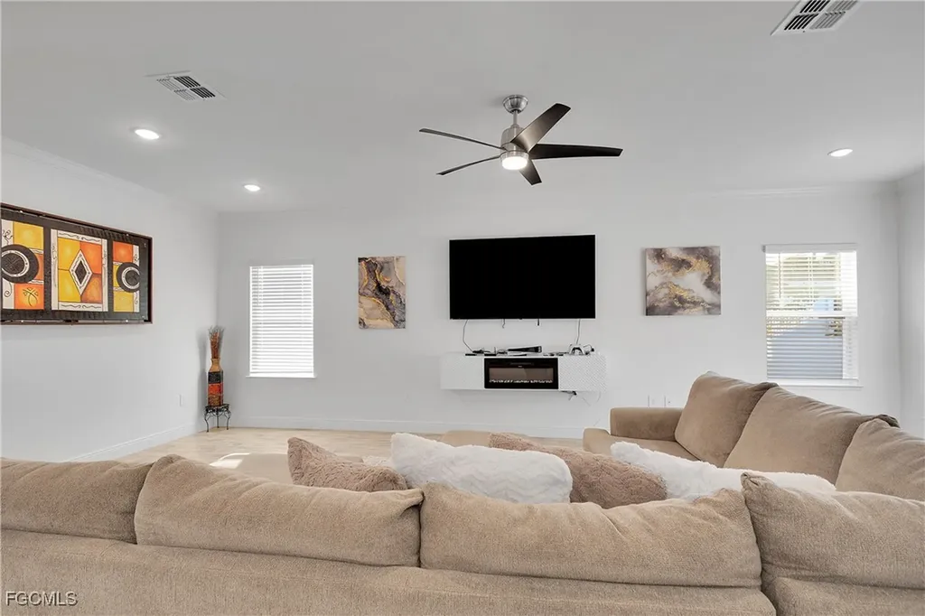 513 NW 3rd Lane Cape Coral FL 33993