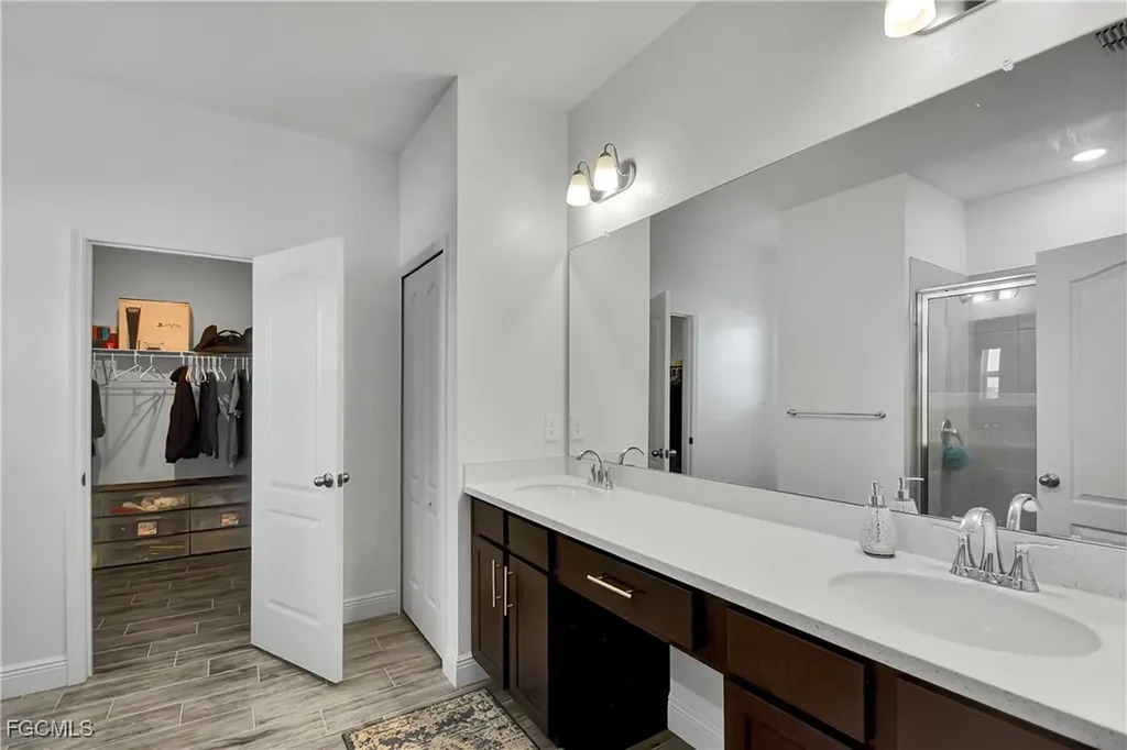 513 NW 3rd Lane Cape Coral FL 33993