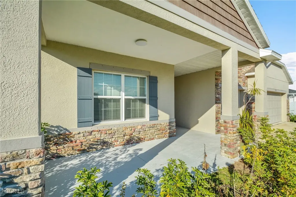513 NW 3rd Lane Cape Coral FL 33993