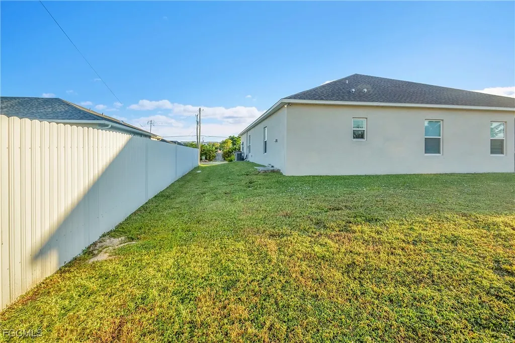 513 NW 3rd Lane Cape Coral FL 33993