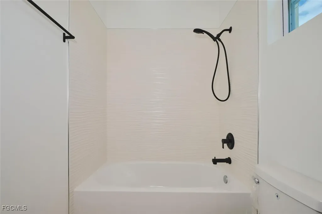 23031 Roundtree Avenue Alva FL 33920