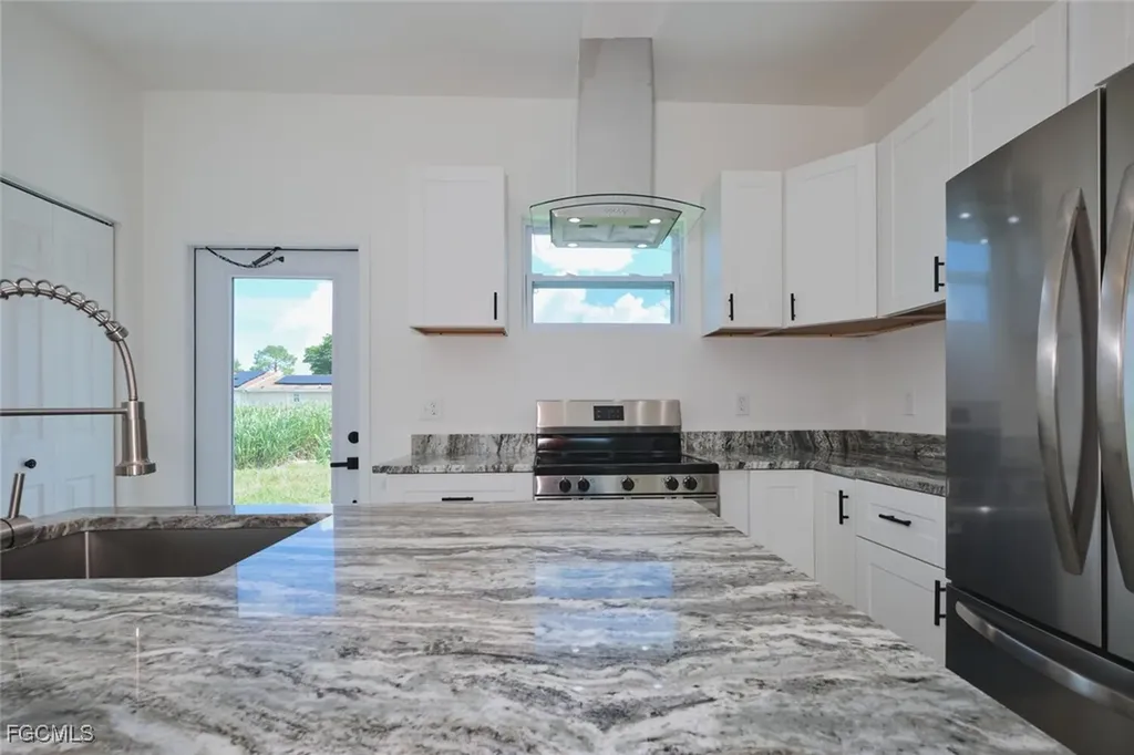 23031 Roundtree Avenue Alva FL 33920