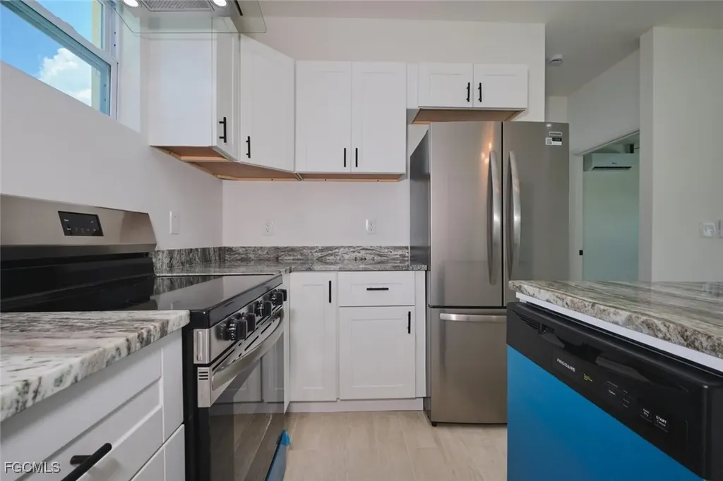 23031 Roundtree Avenue Alva FL 33920