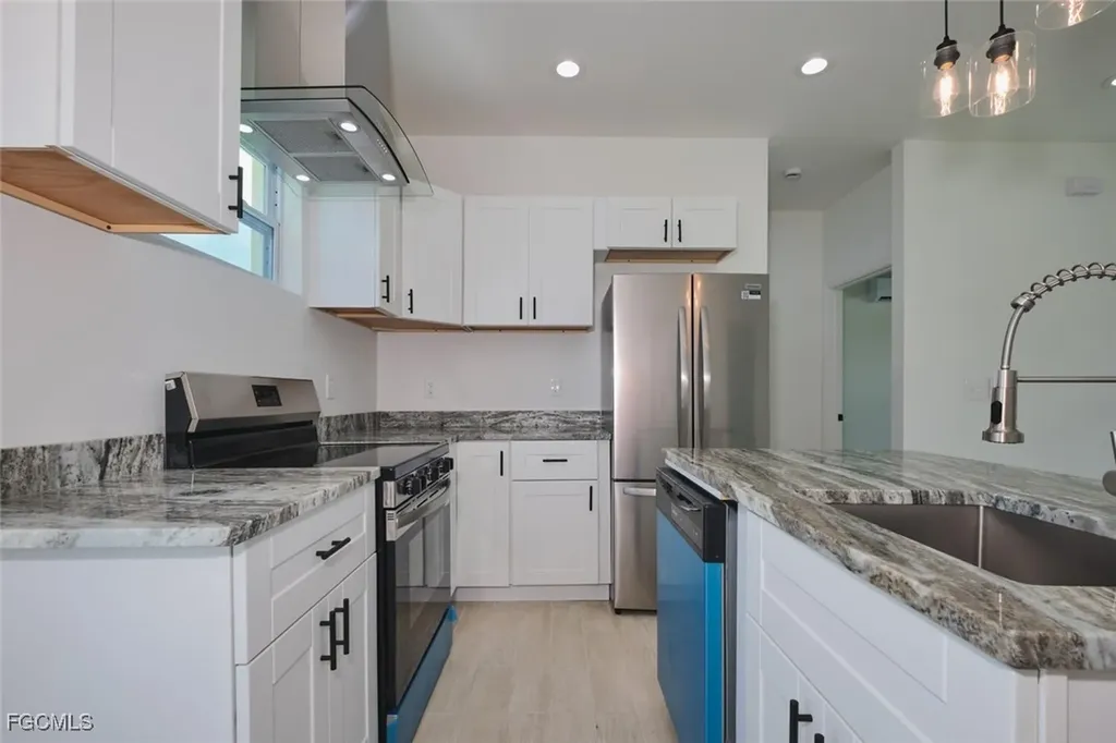 23031 Roundtree Avenue Alva FL 33920