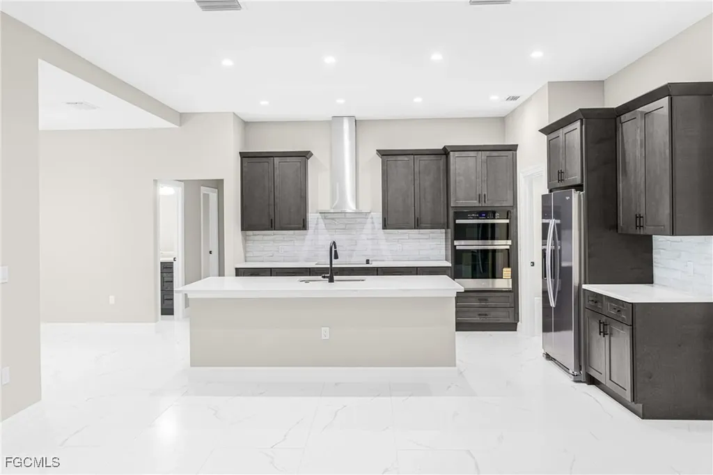 2301 NW 34th Avenue Cape Coral FL 33993