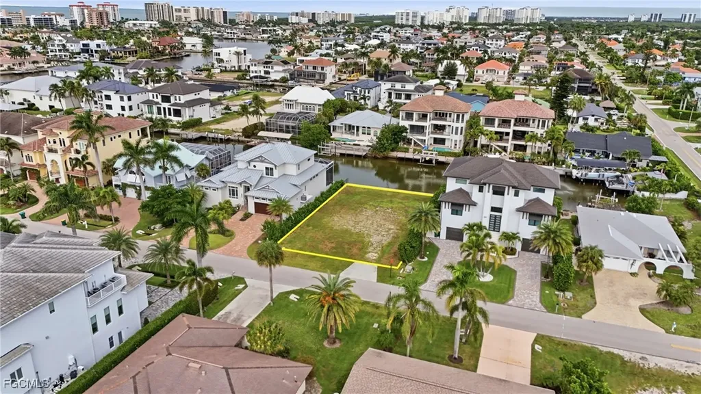 469 Trade Winds Avenue Naples FL 34108