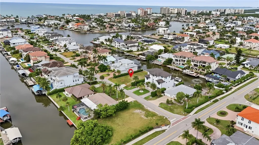 469 Trade Winds Avenue Naples FL 34108