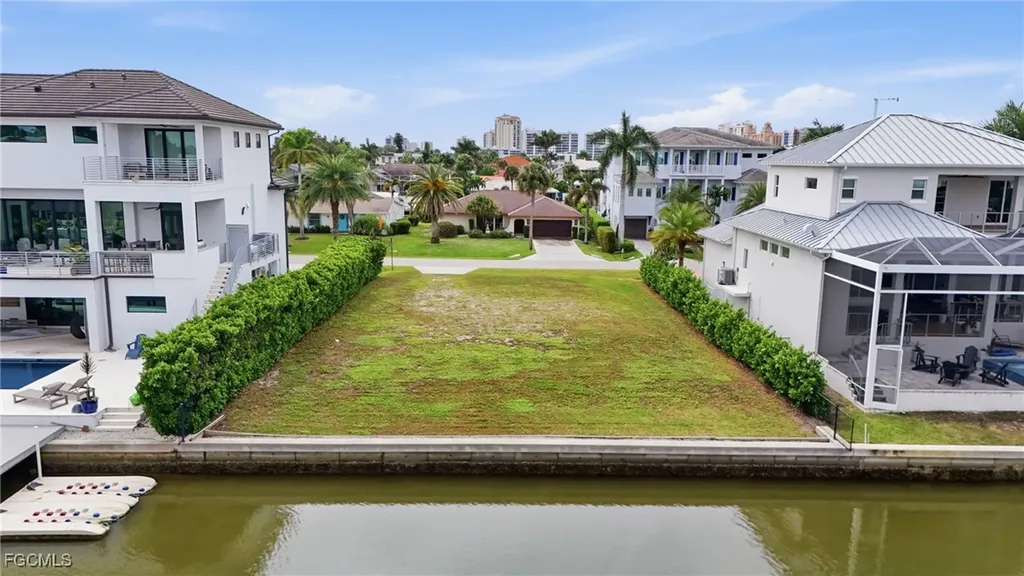 469 Trade Winds Avenue Naples FL 34108