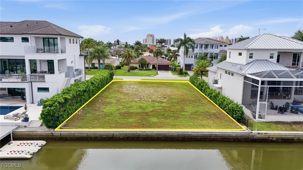469 Trade Winds Avenue Naples FL 34108