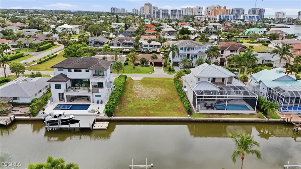 469 Trade Winds Avenue Naples FL 34108