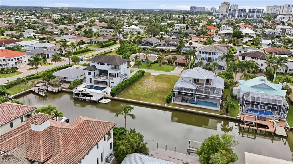 469 Trade Winds Avenue Naples FL 34108