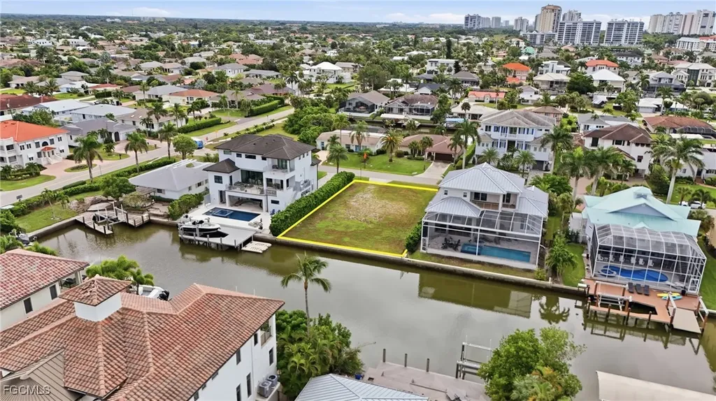 469 Trade Winds Avenue Naples FL 34108