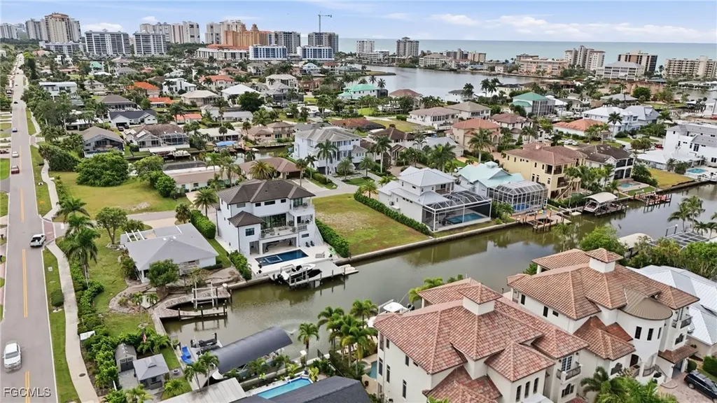469 Trade Winds Avenue Naples FL 34108