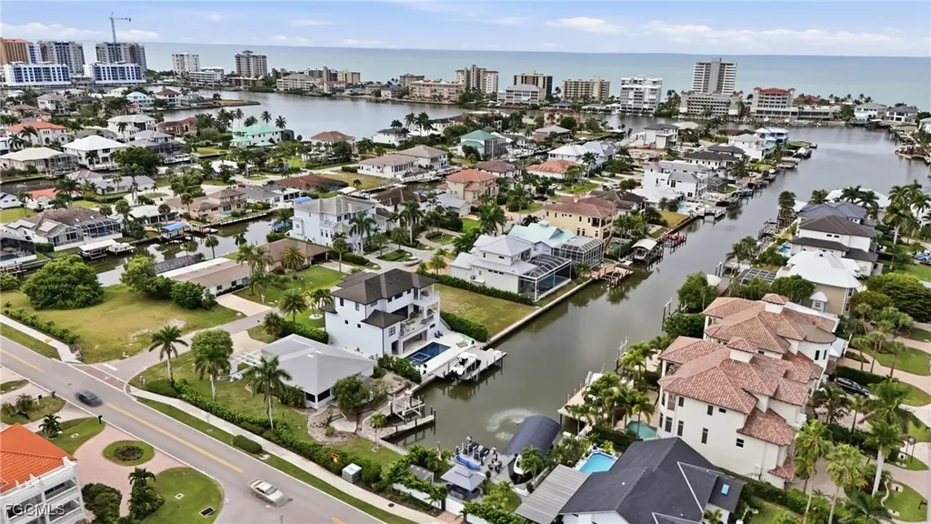 469 Trade Winds Avenue Naples FL 34108