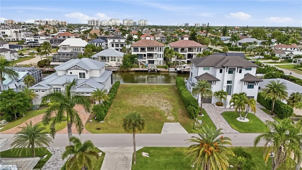 469 Trade Winds Avenue Naples FL 34108