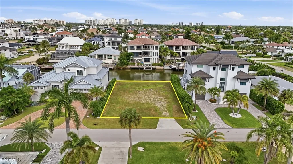 469 Trade Winds Avenue Naples FL 34108