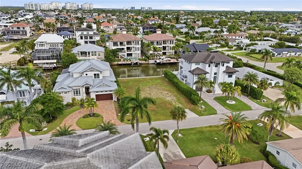 469 Trade Winds Avenue Naples FL 34108