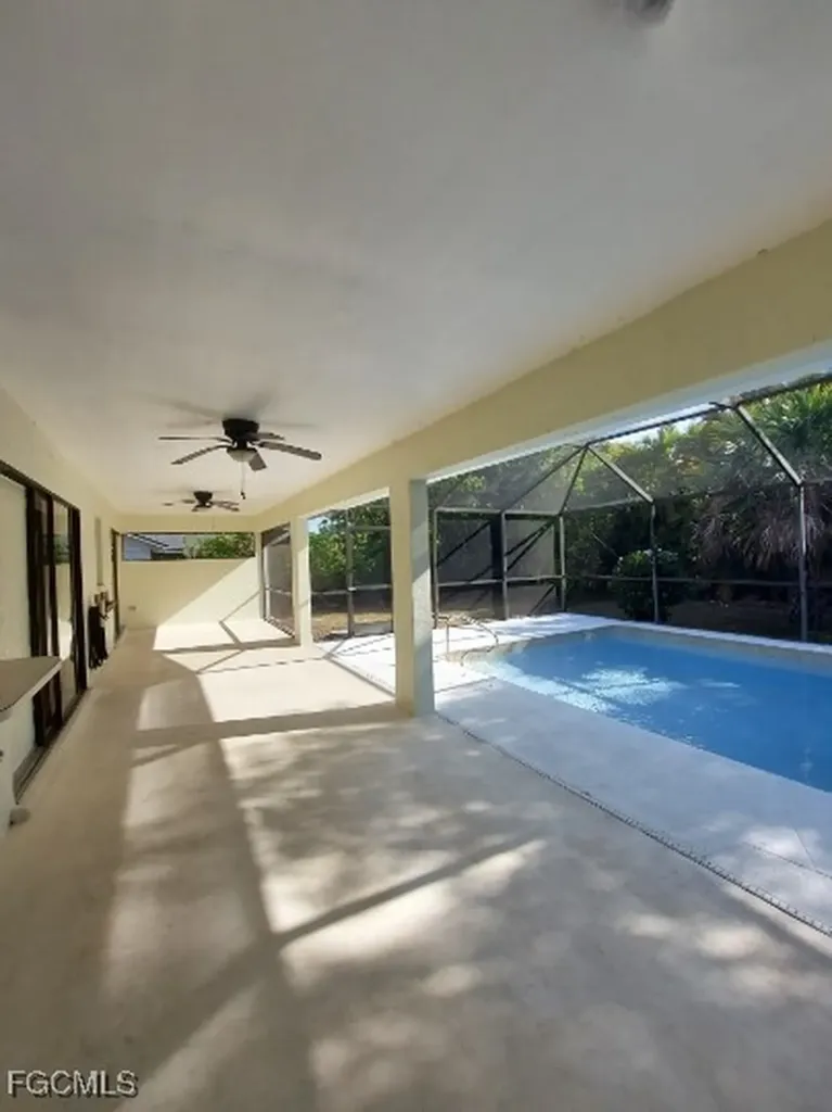 801 SW 10th Place Cape Coral FL 33991