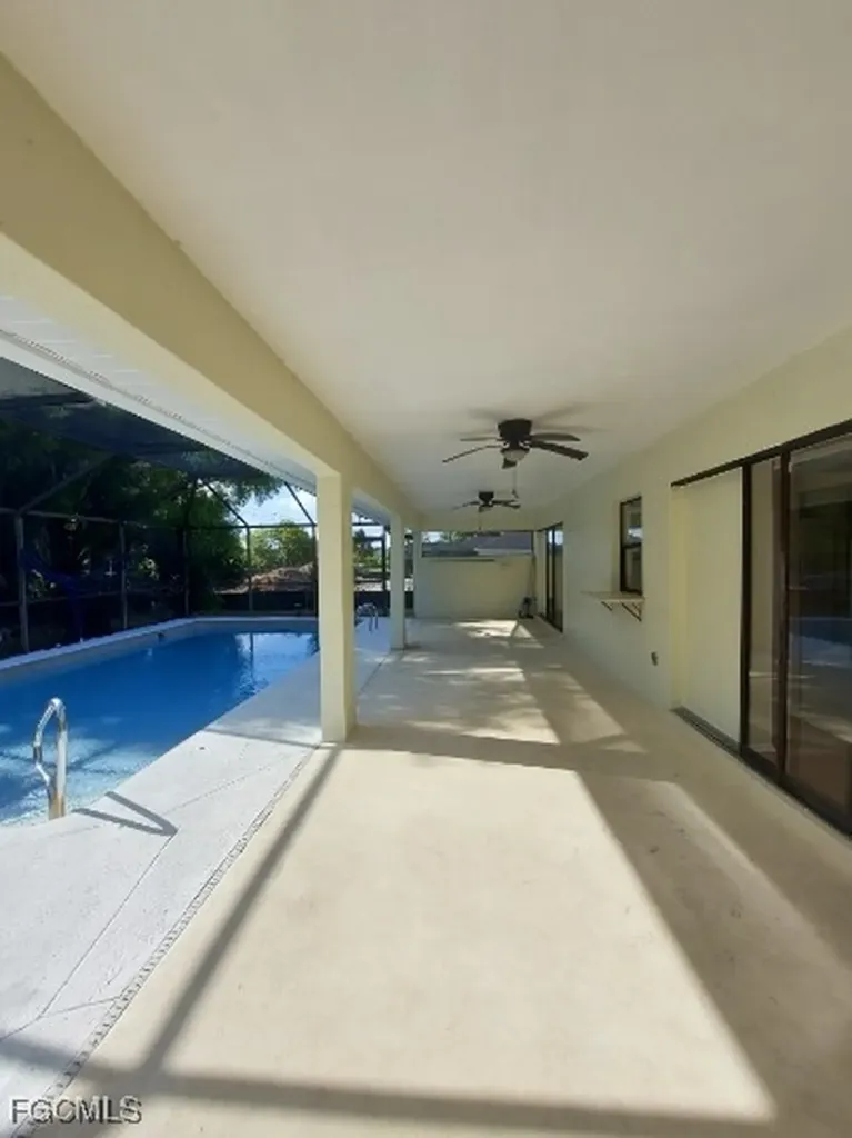 801 SW 10th Place Cape Coral FL 33991