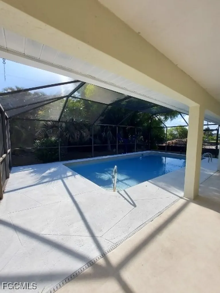 801 SW 10th Place Cape Coral FL 33991