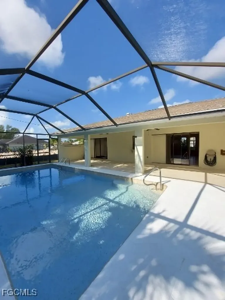 801 SW 10th Place Cape Coral FL 33991