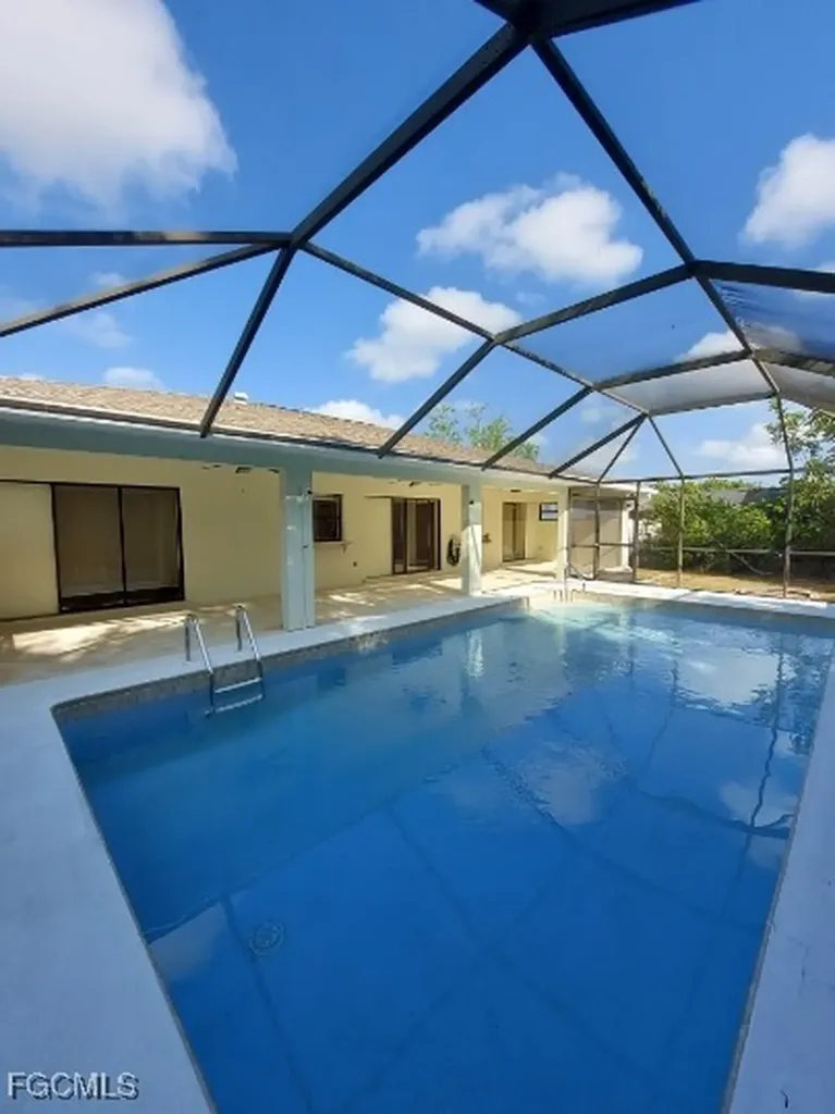 801 SW 10th Place Cape Coral FL 33991