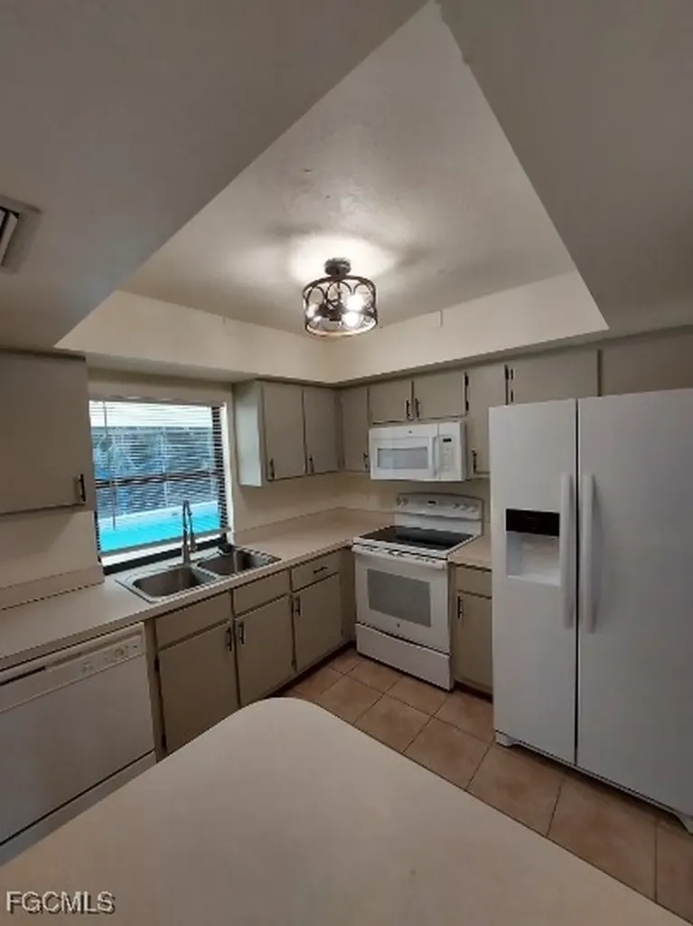 801 SW 10th Place Cape Coral FL 33991